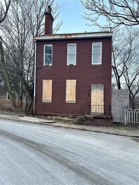 21 Carrie St, Pittsburgh, PA 15212