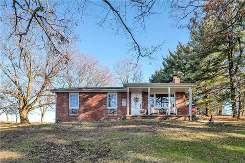 1051 Lux Rd, Jeannette, PA 15644