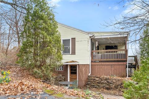 211 Johnston St, Jeannette, PA 15644