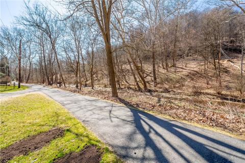 526 Woodland Rd Ext, Sewickley, PA 15143