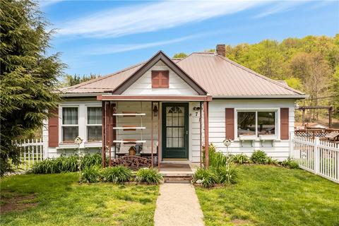 471 Crawford Run Rd, Cheswick, PA 15024