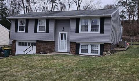 110 August Dr, Coraopolis, PA 15108