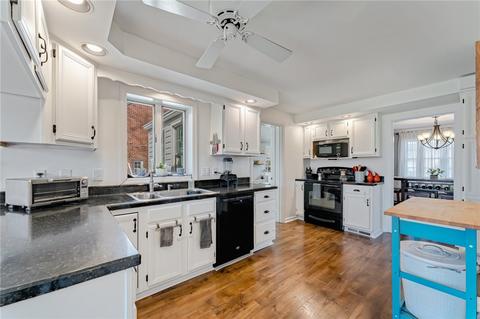 2305 Lambeth Dr, Pittsburgh, PA 15241 photo 10