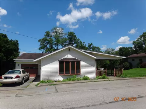 606 Palo Alto Dr, Ellwood City, PA 16117