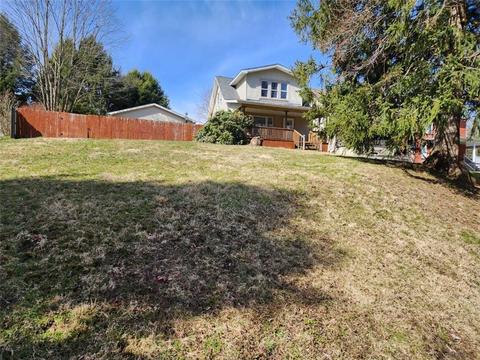 1311 Neshannock Blvd, New Castle, PA 16105