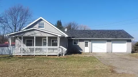 1300 Cherry Hill Rd, Ellwood City, PA 16117