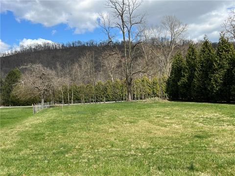 704 E Smithfield St, Greenock, PA 15047