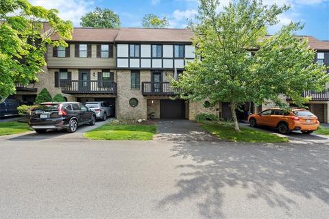 2716 Bingham Dr, Pittsburgh, PA 15241