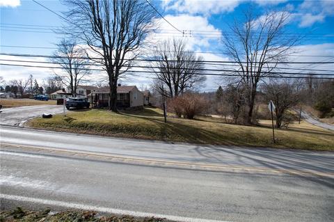 599 Moon Clinton Rd, Coraopolis, PA 15108