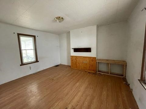 302 E 4th St, Derry, PA 15627 photo 3