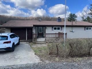 324 Crestview Dr, Acme, PA 15610