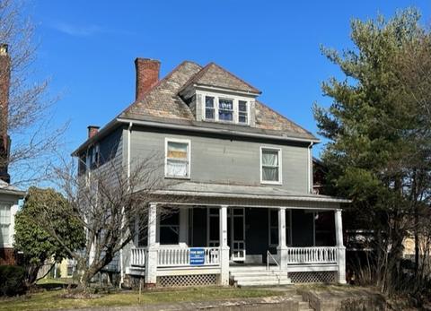 100 Custer Ave, Vandergrift, PA 15690