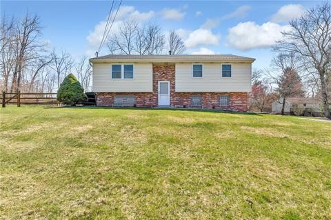 2500 Hollywood Dr, Hampton, PA 15044