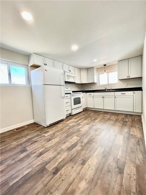301 E 4th St, Derry, PA 15627 photo 4