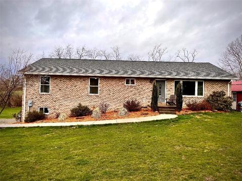 16 Smithfield St, Fairchance, PA 15436