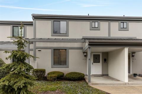 1573 Pinehurst Dr, Pittsburgh, PA 15241