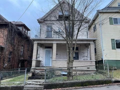 526 9th St, Monessen, PA 15062