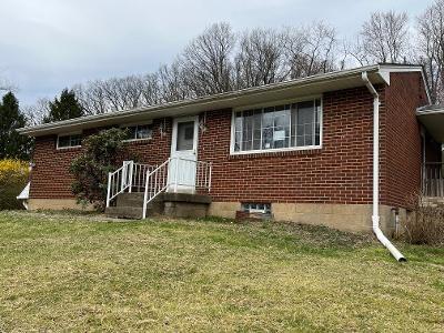 2016 Saxonburg Blvd, Tarentum, PA 15084