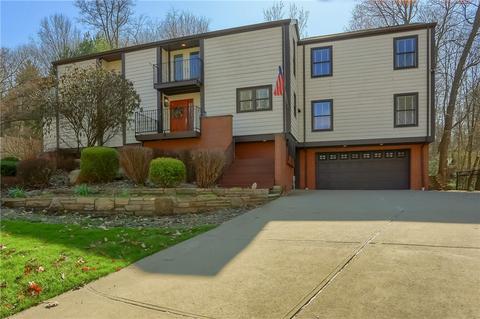 221 Timberyoke Dr, Coraopolis, PA 15108