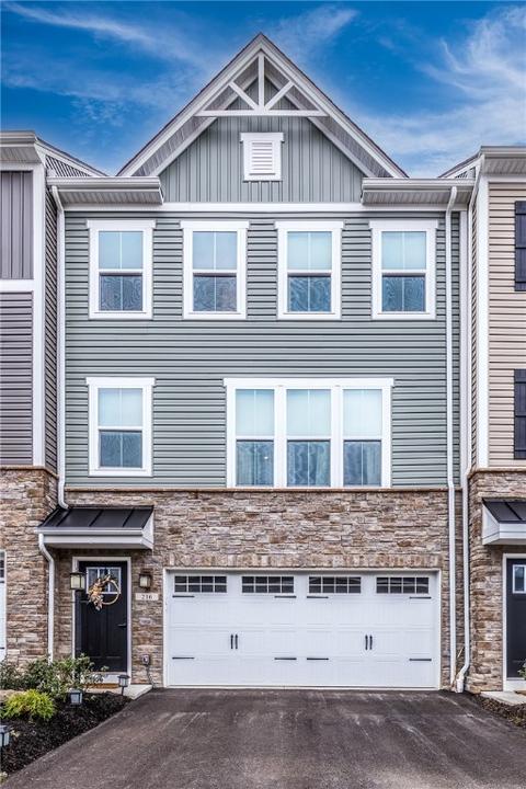 216 Crescent Pl, South Park, PA 15129