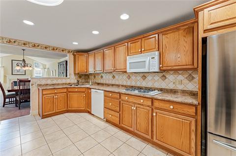 2534 Red Oak Ct, Hampton, PA 15101 photo 6