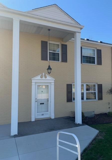 22 Chapel Dr, Pittsburgh, PA 15237