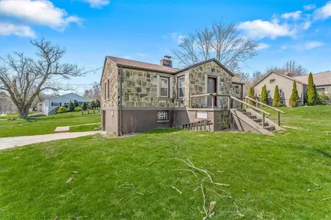 2660 Longview Rd, Hermitage, PA 16148