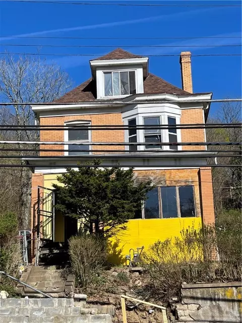 1112 Blackadore St, Pittsburgh, PA 15221