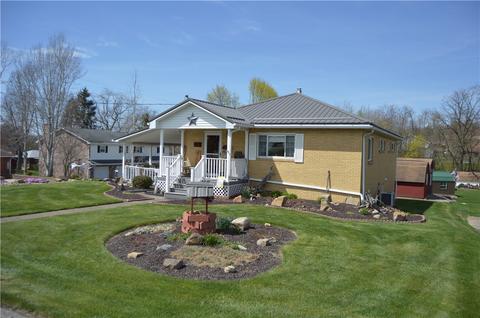 2619 Russell Dr, Lower Burrell, PA 15068