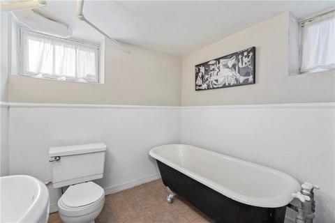333 Castlegate Rd, Pittsburgh, PA 15221 photo 22