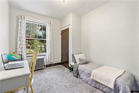 333 Castlegate Rd, Pittsburgh, PA 15221 photo 13