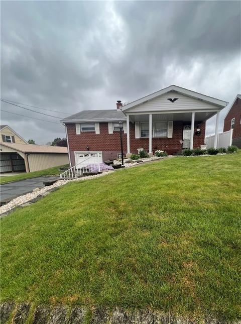 236 Eastern Dr, Lower Burrell, PA 15068