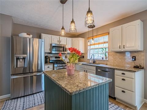 1015 Alpine Dr, Mars, PA 16046 photo 3