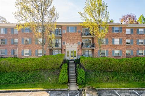 1070 Chatham Park Dr #D, Pittsburgh, PA 15216