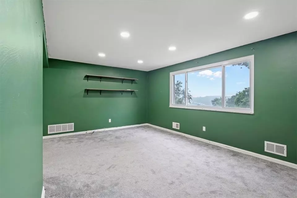  212 Walton Rd, Pittsburgh, PA 15236 photo 8