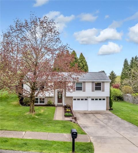 102 Fernvue Dr, Coraopolis, PA 15108