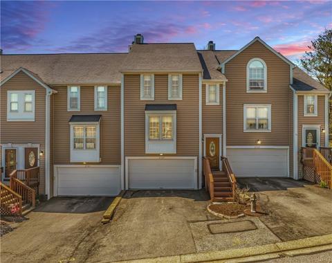2724 Meadowcrest Ct, Franklin Park, PA 15090