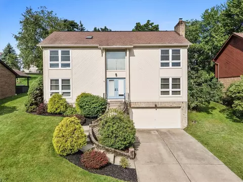 304 Summer Dr, Coraopolis, PA 15108