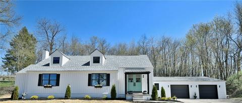 2515 Beaver Grade Rd, Coraopolis, PA 15108