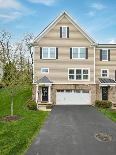 3089 Raintree Dr, Hampton, PA 15044