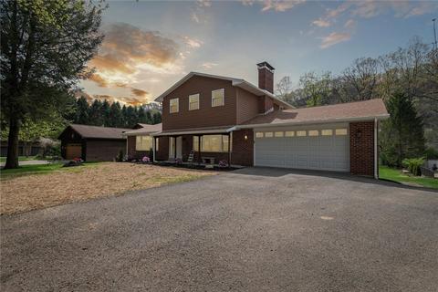 180 River Forest Dr, Vandergrift, PA 15690