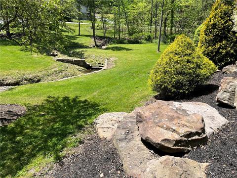 210 Edgewater Dr, Monaca, PA 15061 photo 13