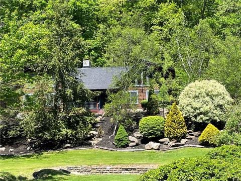 210 Edgewater Dr, Monaca, PA 15061 photo 4