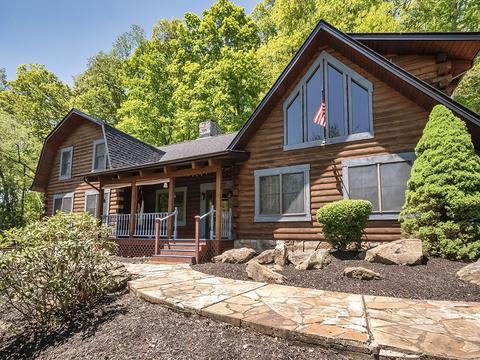 210 Edgewater Dr, Monaca, PA 15061