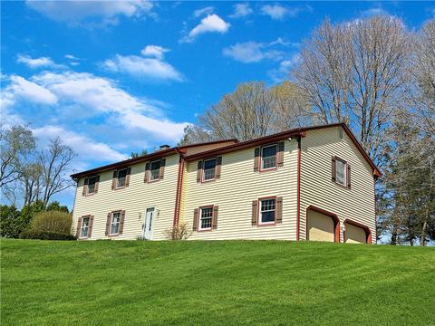 553 Cunningham Ln, New Castle, PA 16105