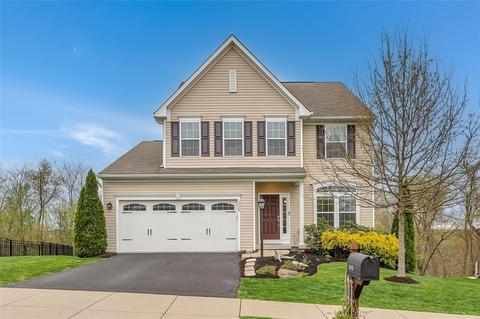 305 Grampion Cir, Coraopolis, PA 15108