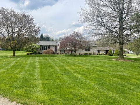 127 Leeper Dr, New Castle, PA 16102