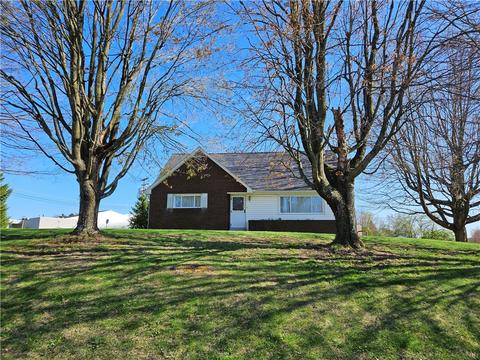 219 East Dr, Chicora, PA 16025