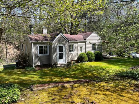 4760 Greenwood Dr, Hampton, PA 15101