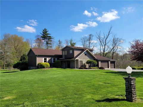 32 Arnold Palmer Dr, Grove City, PA 16127